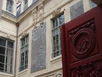 ... à la rue Vieille du Temple. Cadrans solaires de l'Hôtel Amelot de Bisseuil.